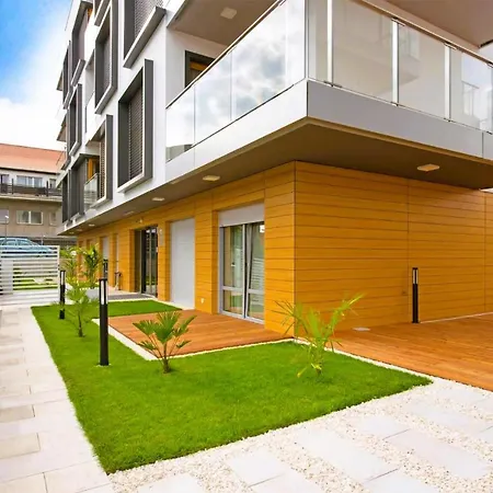 Luxurious In With Sauna Apartman